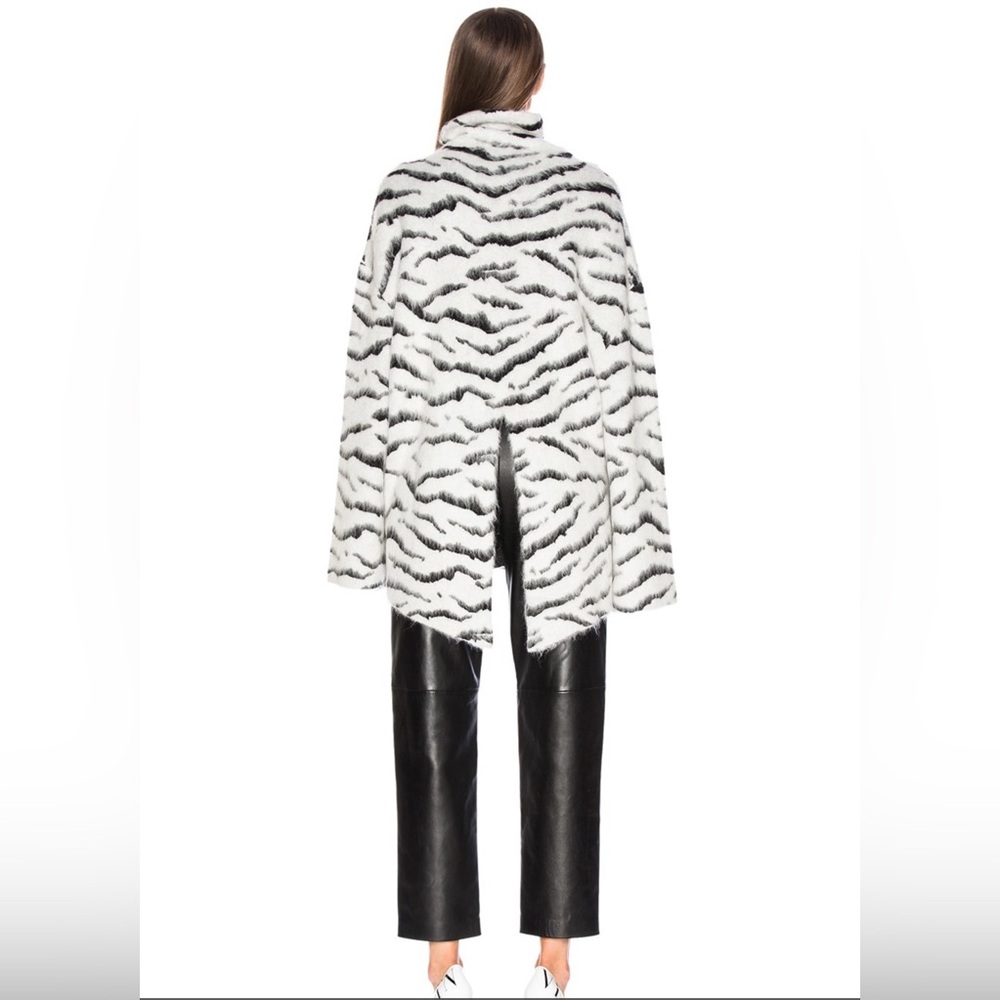 GIVENCHY Zebra Mohair Sweater (Oversized) - Picture 2 of 12
